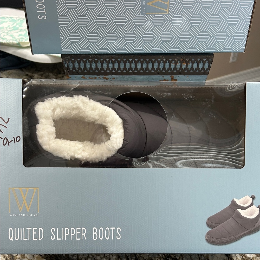 Wayland Square quilted slipper boots.  Men’s Large 9-10
